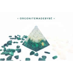 Orgonite 能量塔 — 白水晶柱、白玉髓、孔雀石